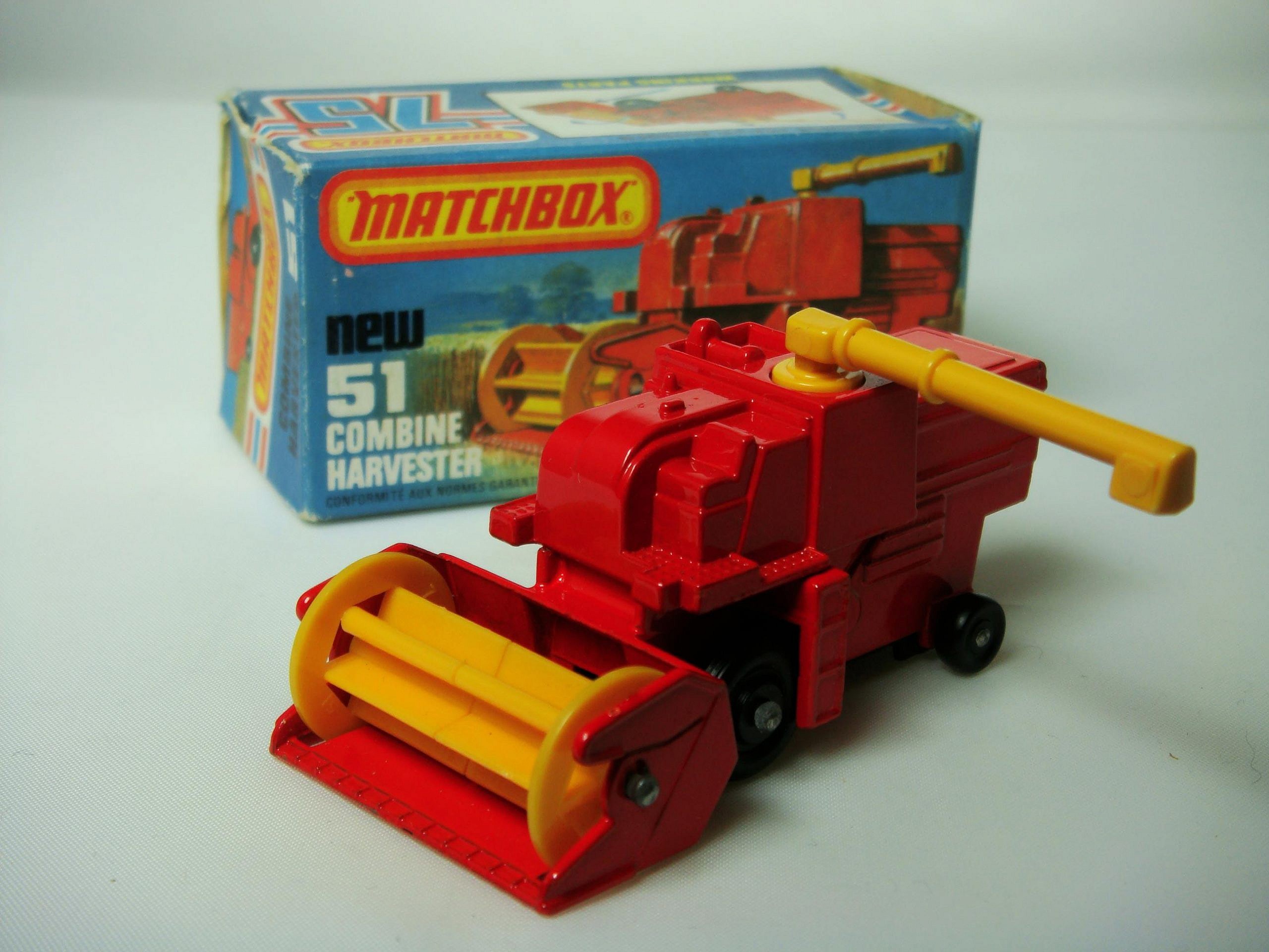 1-75 Series Superfast issues Matchbox Superfast No.51e Combine Harvester