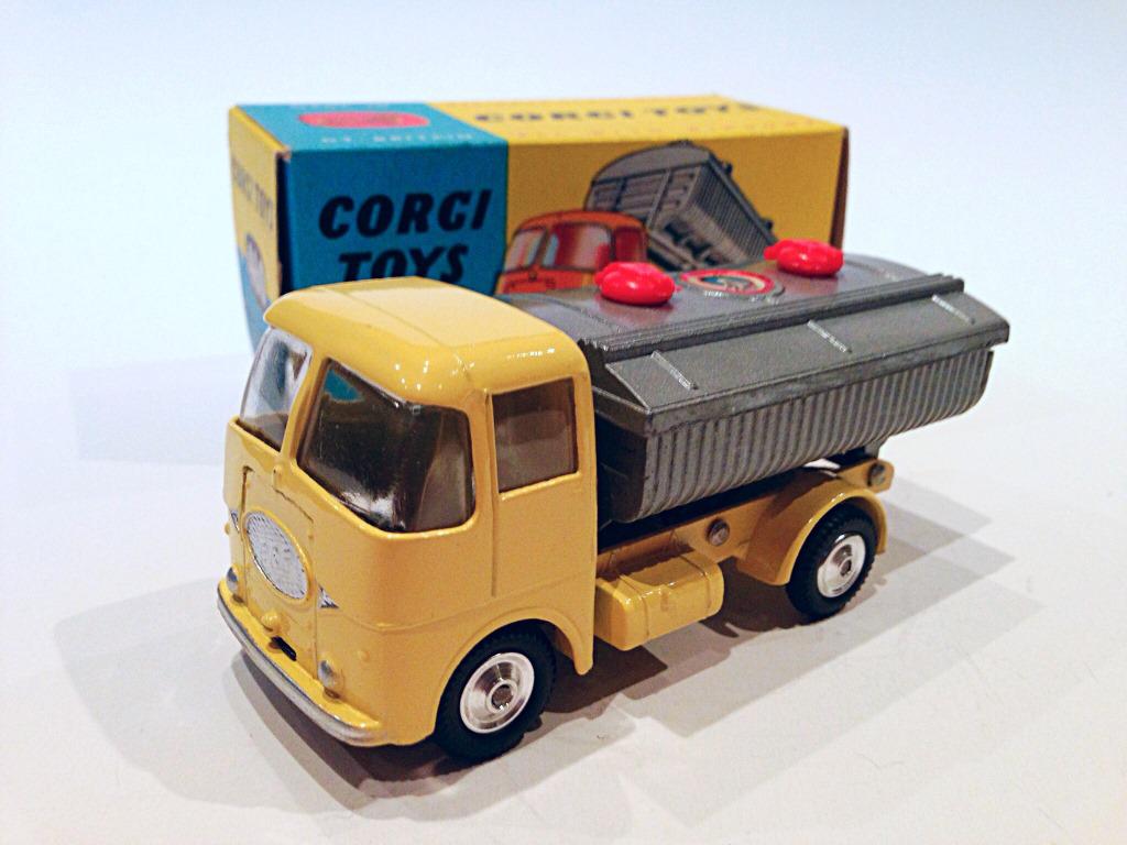 Commercial Vehicles Corgi 460 Neville Cement Tipper body on ERF chassis