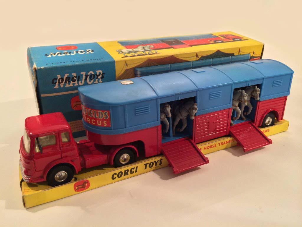 Chipperfields Circus Corgi 1130 ‘Chipperfields’ Horse Transporter