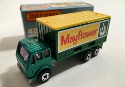 1-75 Series Superfast issues Matchbox Superfast No.42c Mercedes Container Truck “Mayflower”